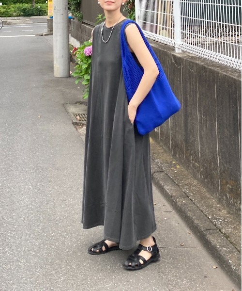 切り替えデザインノースリーブロングワンピース（ワンピース