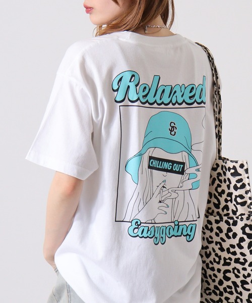 MODISH GAZE(モディシュガゼ)の「MODISH GAZE スモーキングガール Relaxed半袖Tシャツ(Tシャツ/カットソー・メンズ・ホワイト×ブルー/ブラック×パープル/ホワイト×ピンク/ホワイト系その他/ブラック×グリーン/ホワイト×グレー/ブラック×ブルー・XL/L/M)」の1枚目の写真