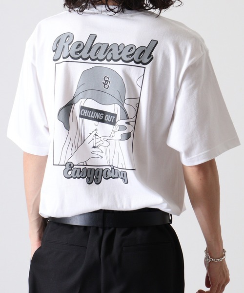 MODISH GAZE(モディシュガゼ)の「MODISH GAZE スモーキングガール Relaxed半袖Tシャツ(Tシャツ/カットソー・メンズ・ホワイト×ブルー/ブラック×パープル/ホワイト×ピンク/ホワイト系その他/ブラック×グリーン/ホワイト×グレー/ブラック×ブルー・XL/L/M)」の2枚目の写真
