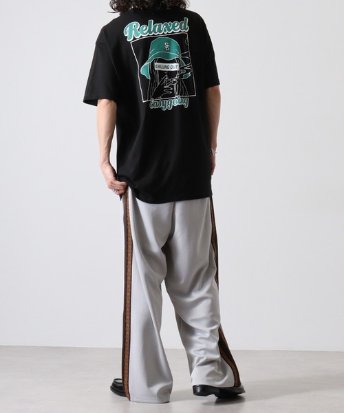 MODISH GAZE(モディシュガゼ)の「MODISH GAZE スモーキングガール Relaxed半袖Tシャツ(Tシャツ/カットソー・メンズ・ホワイト×ブルー/ブラック×パープル/ホワイト×ピンク/ホワイト系その他/ブラック×グリーン/ホワイト×グレー/ブラック×ブルー・XL/L/M)」の19枚目の写真