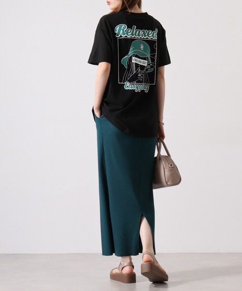 MODISH GAZE(モディシュガゼ)の「MODISH GAZE スモーキングガール Relaxed半袖Tシャツ(Tシャツ/カットソー・メンズ・ホワイト×ブルー/ブラック×パープル/ホワイト×ピンク/ホワイト系その他/ブラック×グリーン/ホワイト×グレー/ブラック×ブルー・XL/L/M)」の12枚目の写真