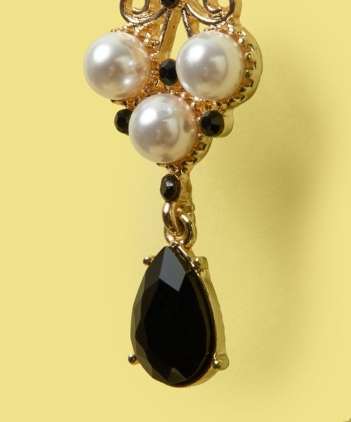 FOREVER 21(フォーエバー トゥエンティーワン)の「アンティーク風イヤリング(イヤリング・レディース・ブラック/レッド・FREE)」の3枚目の写真