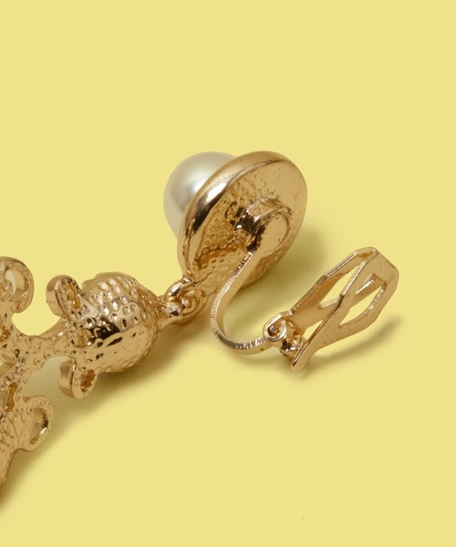 FOREVER 21(フォーエバー トゥエンティーワン)の「アンティーク風イヤリング(イヤリング・レディース・ブラック/レッド・FREE)」の5枚目の写真