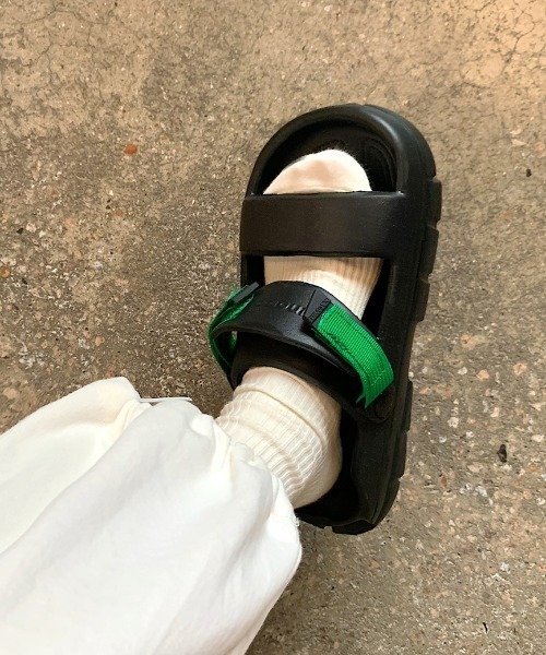 Vipoa（ヴィポア）の「カジュアルダッドサンダル（サンダル・レディース・ホワイト/ブラック・SMALL/MEDIUM/LARGE）」の6枚目の写真