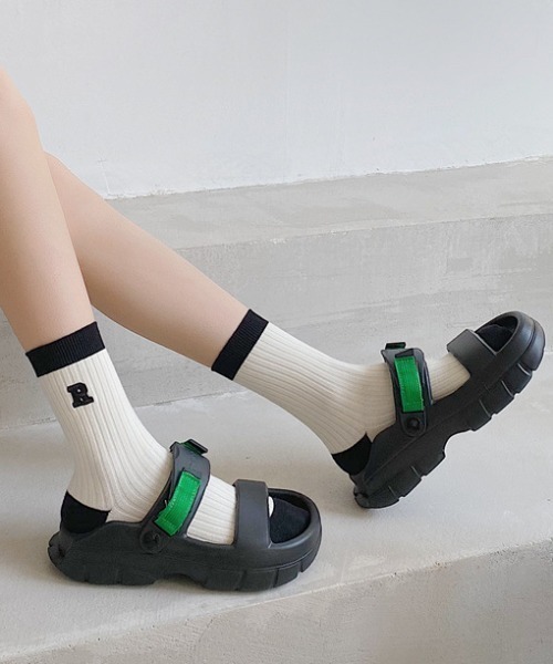 Vipoa（ヴィポア）の「カジュアルダッドサンダル（サンダル・レディース・ホワイト/ブラック・SMALL/MEDIUM/LARGE）」の4枚目の写真