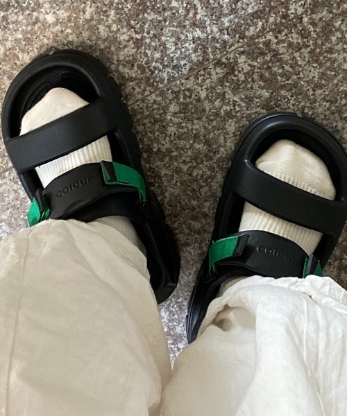 Vipoa（ヴィポア）の「カジュアルダッドサンダル（サンダル・レディース・ホワイト/ブラック・SMALL/MEDIUM/LARGE）」の3枚目の写真