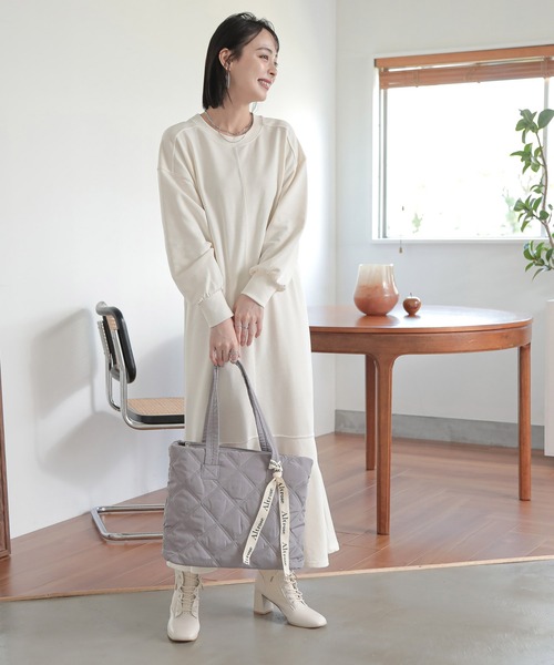 ALTROSE（アルトローズ）の「ロゴリボン キルティング A4 トート マグメット2（トートバッグ・レディース・アイボリー/カーキ/グレー/ブラック/ピンク/ベージュ・FREE）」の21枚目の写真