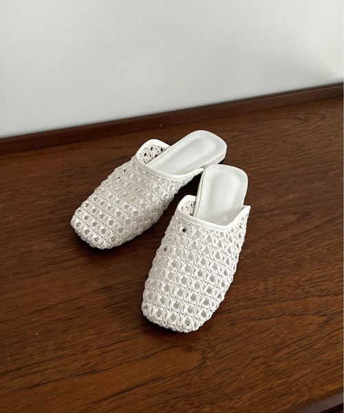 Olu.（オルドット）の「メッシュミュール（スリッポン・レディース・ホワイト/ブラック・37/39/35）」の2枚目の写真