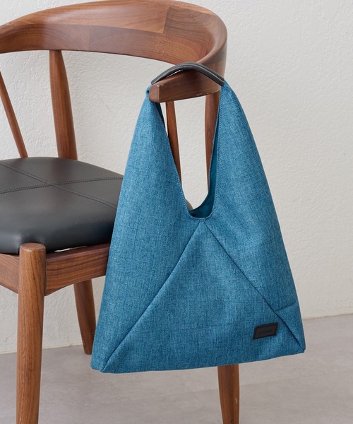 Actually（アクチュアリー）の「トライアングルバッグ S（トートバッグ・レディース・ブラック/ベージュ/ブルー・フリー）」の3枚目の写真