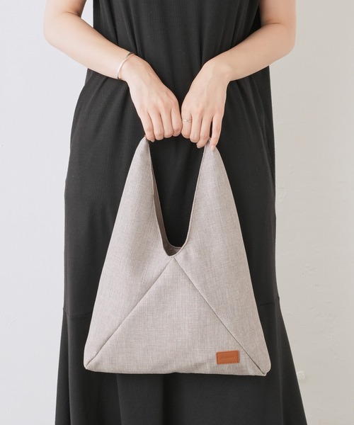 Actually（アクチュアリー）の「トライアングルバッグ S（トートバッグ・レディース・ブラック/ベージュ/ブルー・フリー）」の8枚目の写真