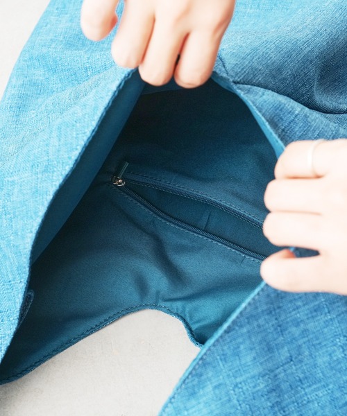 Actually（アクチュアリー）の「トライアングルバッグ S（トートバッグ・レディース・ブラック/ベージュ/ブルー・フリー）」の14枚目の写真