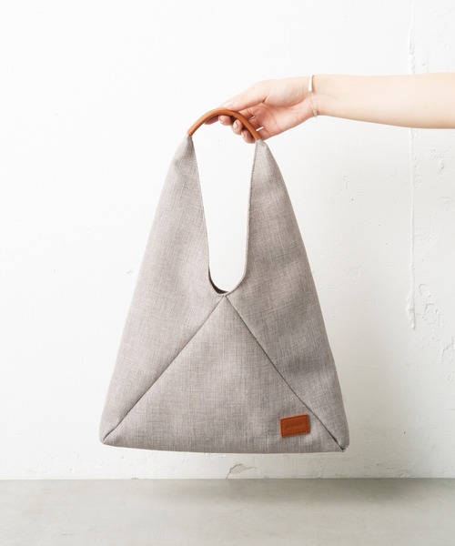 Actually（アクチュアリー）の「トライアングルバッグ S（トートバッグ・レディース・ブラック/ベージュ/ブルー・フリー）」の4枚目の写真