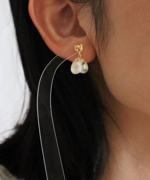 CERCA（チェルカ）の「fuwairo/かすみ草の逆さハートピアス