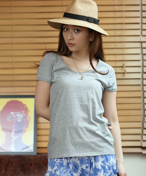 AZUL by moussy（アズールバイマウジー）の「タンブラー天竺カットオフV/N半袖PO（Tシャツ/カットソー・レディース・オフホワイト/トップグレー/ネイビー/ブラック/カーキ系・LARGE/SMALL/X-LARGE/MEDIUM）」の3枚目の写真