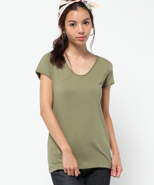 AZUL by moussy（アズールバイマウジー）の「タンブラー天竺カットオフV/N半袖PO（Tシャツ/カットソー・レディース・オフホワイト/トップグレー/ネイビー/ブラック/カーキ系・LARGE/SMALL/X-LARGE/MEDIUM）」の18枚目の写真