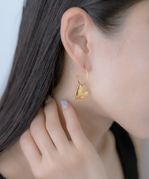 ear PAPILLONNER(イアパピヨネ)の「《金属アレルギー対応》ステンレス・ハート×フープピアス(ピアス(両耳用)・レディース・シルバー/ゴールド・FREE)」の3枚目の写真