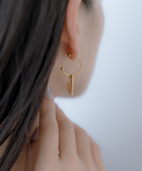 ear PAPILLONNER(イアパピヨネ)の「《金属アレルギー対応》ステンレス・ハート×フープピアス(ピアス(両耳用)・レディース・シルバー/ゴールド・FREE)」の5枚目の写真