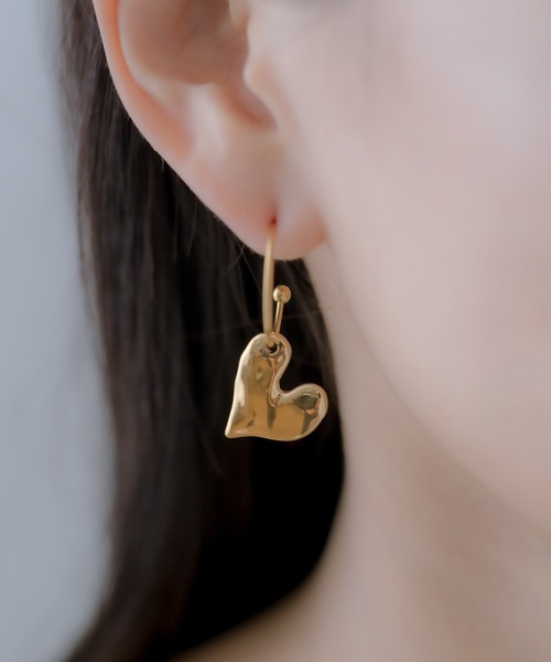 ear PAPILLONNER(イアパピヨネ)の「《金属アレルギー対応》ステンレス・ハート×フープピアス(ピアス(両耳用)・レディース・シルバー/ゴールド・FREE)」の6枚目の写真