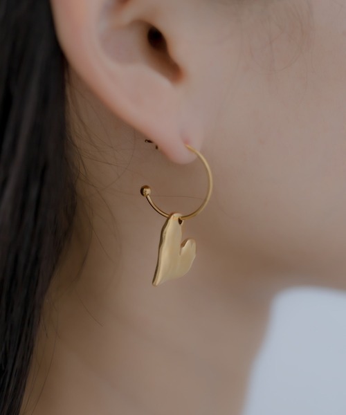 ear PAPILLONNER(イアパピヨネ)の「《金属アレルギー対応》ステンレス・ハート×フープピアス(ピアス(両耳用)・レディース・シルバー/ゴールド・FREE)」の7枚目の写真