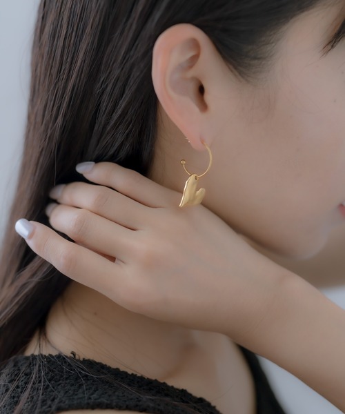 ear PAPILLONNER(イアパピヨネ)の「《金属アレルギー対応》ステンレス・ハート×フープピアス(ピアス(両耳用)・レディース・シルバー/ゴールド・FREE)」の9枚目の写真