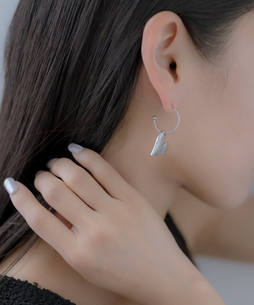 ear PAPILLONNER(イアパピヨネ)の「《金属アレルギー対応》ステンレス・ハート×フープピアス(ピアス(両耳用)・レディース・シルバー/ゴールド・FREE)」の11枚目の写真