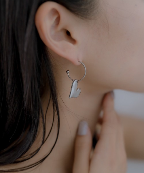 ear PAPILLONNER(イアパピヨネ)の「《金属アレルギー対応》ステンレス・ハート×フープピアス(ピアス(両耳用)・レディース・シルバー/ゴールド・FREE)」の12枚目の写真