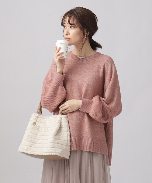 SHOO・LA・RUE(シューラルー)の「◆【体型カバー】上品な抜け感 ぽわん袖 ラメニット(ニット/セーター・レディース・ピンク系/ネイビー/グリーン系/ベージュ・00)」の4枚目の写真