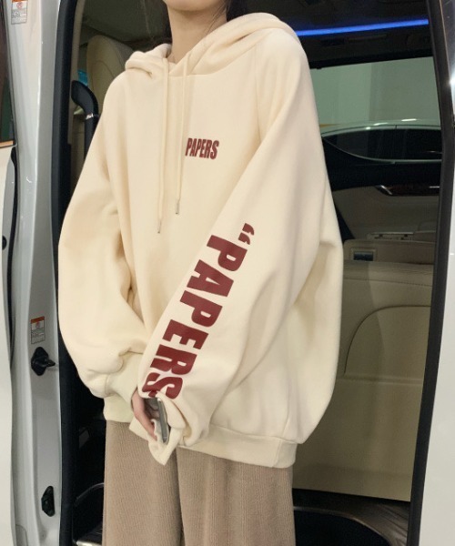 DIAVEL（ディアベル）の「裏起毛　袖ロゴプリント　ルーズパーカー（パーカー・レディース・ホワイト/ブラック/ベージュ・M）」の3枚目の写真