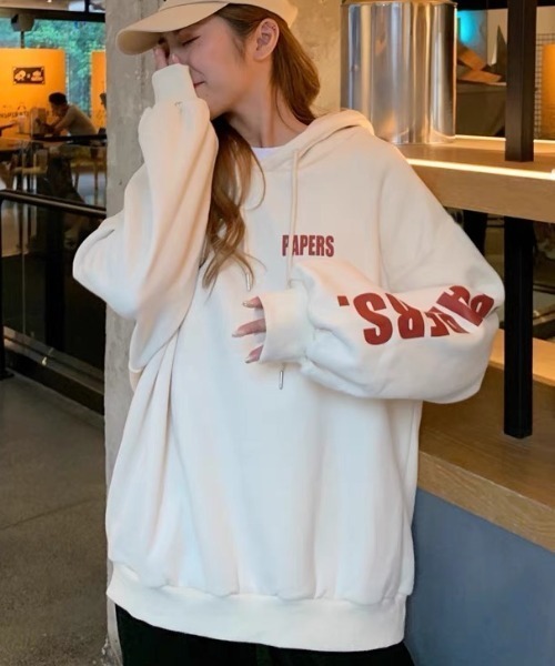 DIAVEL（ディアベル）の「裏起毛　袖ロゴプリント　ルーズパーカー（パーカー・レディース・ホワイト/ブラック/ベージュ・M）」の5枚目の写真