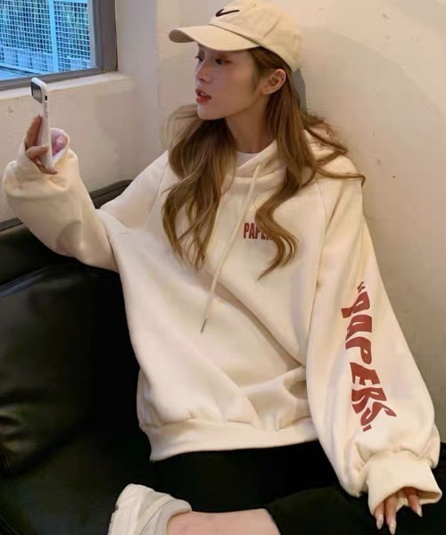 DIAVEL（ディアベル）の「裏起毛　袖ロゴプリント　ルーズパーカー（パーカー・レディース・ホワイト/ブラック/ベージュ・M）」の15枚目の写真