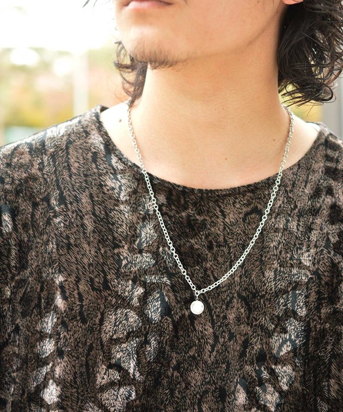 BROTHERHOOD(ブラザーフッド)の「【BROTHERHOOD】スモールサークル ホワイト シェル グリークレター ネックレス「サージカルステンレス 316L」(ネックレス・メンズ・シルバー・FREE)」の1枚目の写真