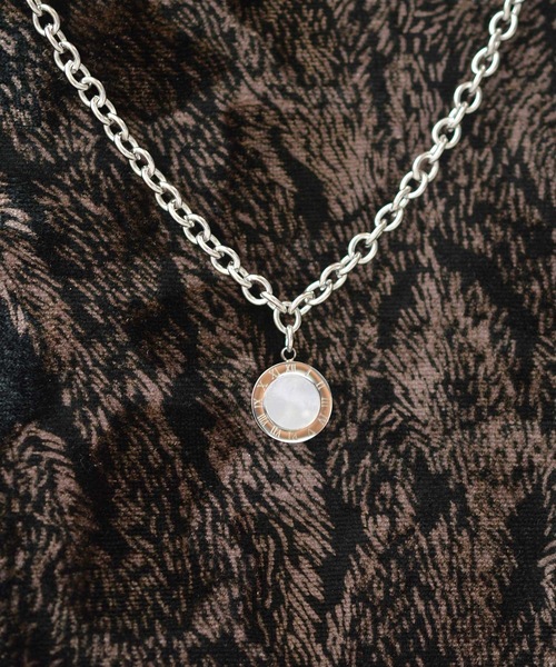 BROTHERHOOD(ブラザーフッド)の「【BROTHERHOOD】スモールサークル ホワイト シェル グリークレター ネックレス「サージカルステンレス 316L」(ネックレス・メンズ・シルバー・FREE)」の3枚目の写真