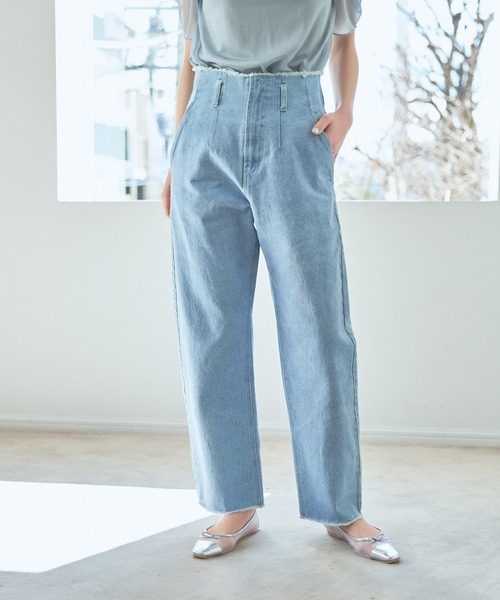 mysty woman(ミスティウーマン)の「ハイウエストカーブデニムパンツ 996920(デニムパンツ・レディース・ネイビー/ブラック/ブルー・SMALL/MEDIUM)」の3枚目の写真