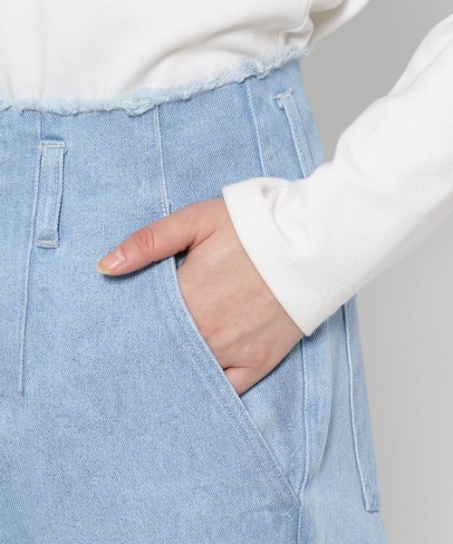 mysty woman(ミスティウーマン)の「ハイウエストカーブデニムパンツ 996920(デニムパンツ・レディース・ネイビー/ブラック/ブルー・SMALL/MEDIUM)」の15枚目の写真