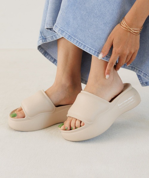 BAYFLOW（ベイフロー）の「プニーフローサンダル（サンダル・レディース・ブラウン/ブラック/アイボリー・SMALL/MEDIUM）」の2枚目の写真