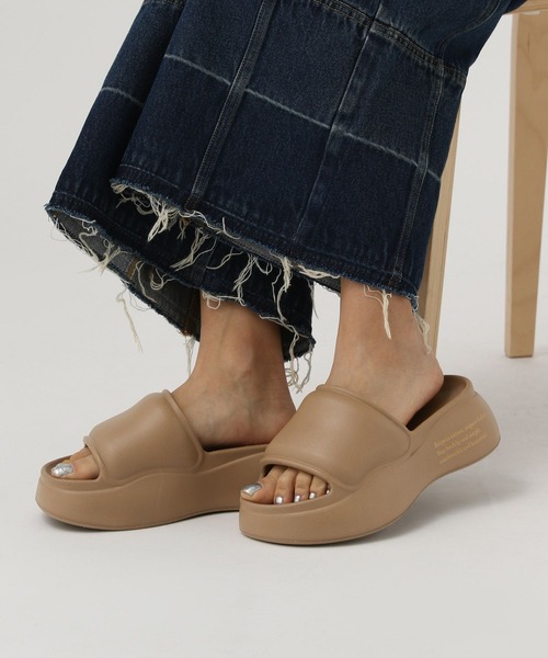 BAYFLOW（ベイフロー）の「プニーフローサンダル（サンダル・レディース・ブラウン/ブラック/アイボリー・SMALL/MEDIUM）」の20枚目の写真