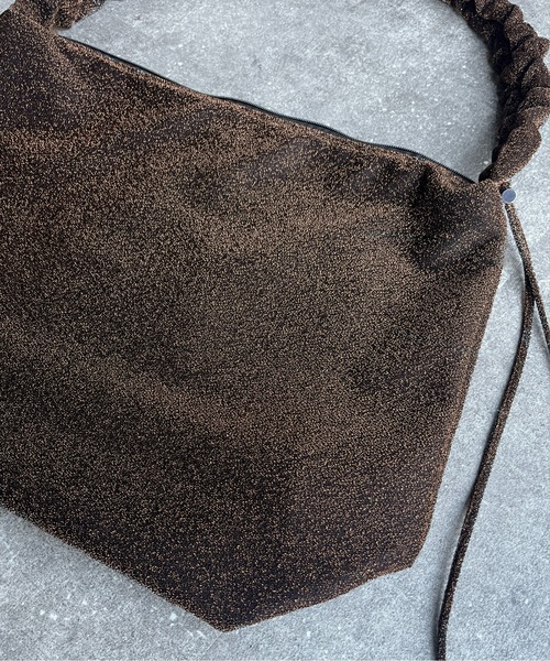 CPCM(シーピーシーエム)の「ラメギャザーショルダー(ショルダーバッグ・レディース・ブラウン/ブラック/シルバー・FREE)」の5枚目の写真