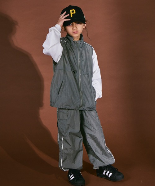PAIRMANON STREET（ペアマノンストリート）の「【PAIRMANON STREET】【SET UP可】ナイロン パイピング スタンドネック ベスト（ベスト・キッズ・グレー/ブラック/カーキ・140/120/150/130/110/90/100）」の7枚目の写真