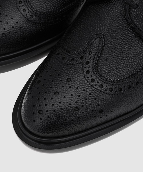 THOM BROWNE（トムブラウン）の「LONGWING BROGUE W/ LIGHTWEIGHT RUBBER SOLE IN PEBBLE GRAIN（ローファー・メンズ・ブラック・9.5/9）」の6枚目の写真