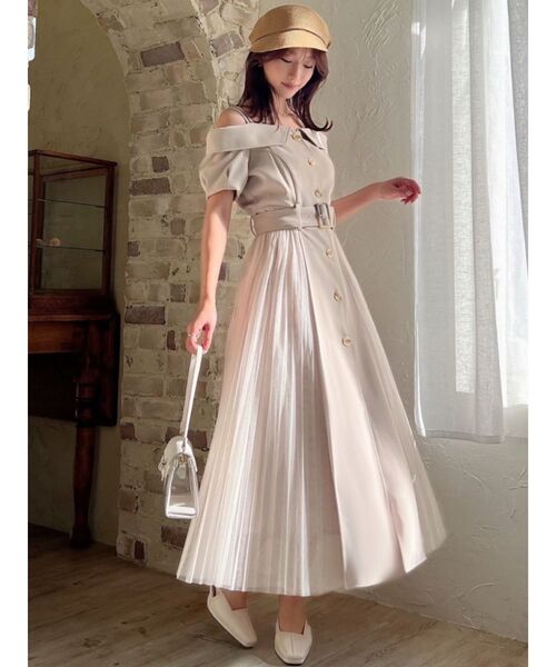 RESEXXY(リゼクシー)の「オフショルプリーツワンピース(ワンピース・レディース・ブラック/ネイビー/ベージュ・FREE)」の4枚目の写真