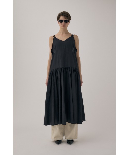 M_（エムアンダーバー）の「フッ素フリーの撥水加工が嬉しい リサイクルナイロン使用　エアーシアーキャミドレス（ワンピース・レディース・ブラック/アイボリー/ライトピンク・FREE）」の3枚目の写真