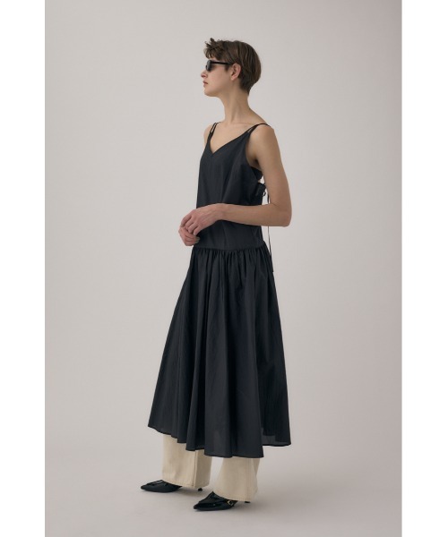 M_（エムアンダーバー）の「フッ素フリーの撥水加工が嬉しい リサイクルナイロン使用　エアーシアーキャミドレス（ワンピース・レディース・ブラック/アイボリー/ライトピンク・FREE）」の4枚目の写真