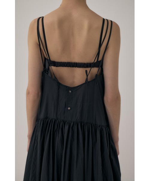 M_（エムアンダーバー）の「フッ素フリーの撥水加工が嬉しい リサイクルナイロン使用　エアーシアーキャミドレス（ワンピース・レディース・ブラック/アイボリー/ライトピンク・FREE）」の10枚目の写真