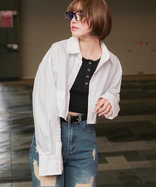 SPINNS(スピンズ)の「長袖ショート丈シャツ(シャツ/ブラウス・レディース・グレイッシュベージュ/ブラック/オフホワイト・ONESIZE)」の2枚目の写真