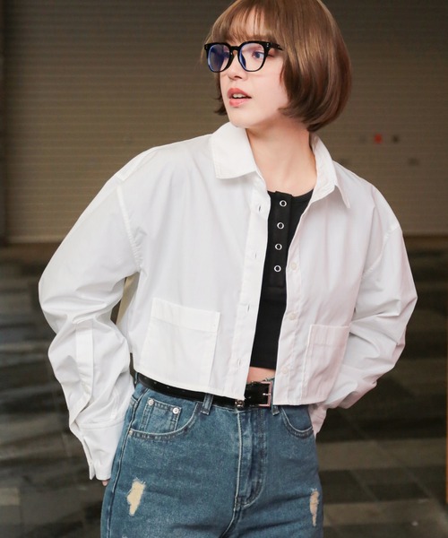 SPINNS(スピンズ)の「長袖ショート丈シャツ(シャツ/ブラウス・レディース・グレイッシュベージュ/ブラック/オフホワイト・ONESIZE)」の4枚目の写真