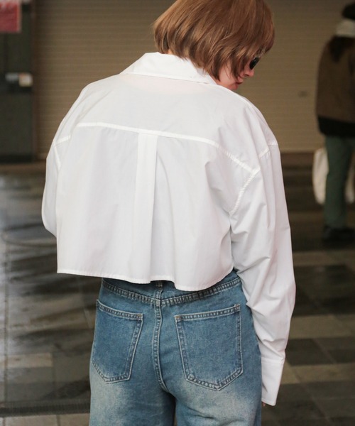 SPINNS(スピンズ)の「長袖ショート丈シャツ(シャツ/ブラウス・レディース・グレイッシュベージュ/ブラック/オフホワイト・ONESIZE)」の6枚目の写真