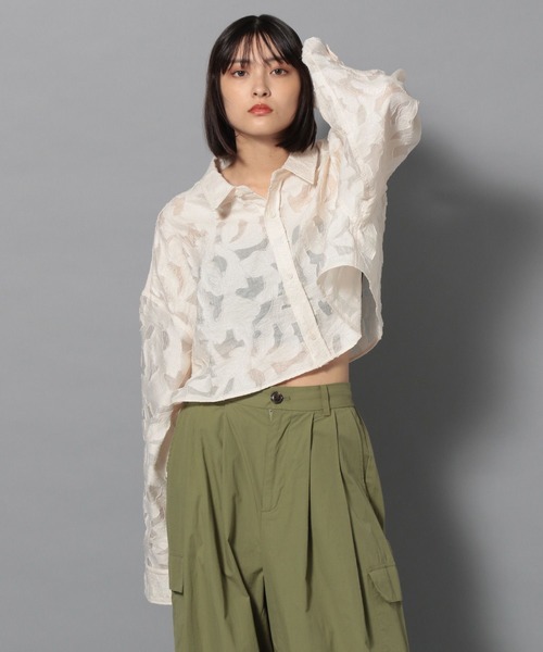 Anui(アニュイ)の「【UNISEX/選べる着丈】ジャガードフラワーシャツ(シャツ/ブラウス・レディース・オフホワイト/イエロー・SMALL/MEDIUM)」の6枚目の写真