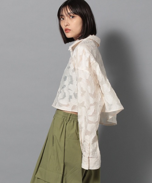 Anui(アニュイ)の「【UNISEX/選べる着丈】ジャガードフラワーシャツ(シャツ/ブラウス・レディース・オフホワイト/イエロー・SMALL/MEDIUM)」の7枚目の写真