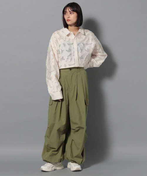 Anui(アニュイ)の「【UNISEX/選べる着丈】ジャガードフラワーシャツ(シャツ/ブラウス・レディース・オフホワイト/イエロー・SMALL/MEDIUM)」の8枚目の写真