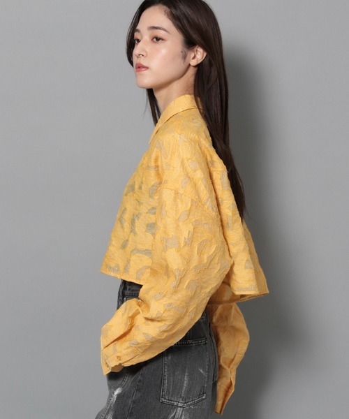 Anui(アニュイ)の「【UNISEX/選べる着丈】ジャガードフラワーシャツ(シャツ/ブラウス・レディース・オフホワイト/イエロー・SMALL/MEDIUM)」の20枚目の写真